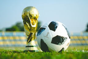 2026世界杯赛事动态-穆古鲁扎爆冷失利，西班牙队赛况扑朔迷离